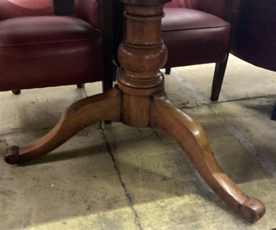 A Victorian rectangular mahogany breakfast table, width 120cm, depth 96cm, height 73cm